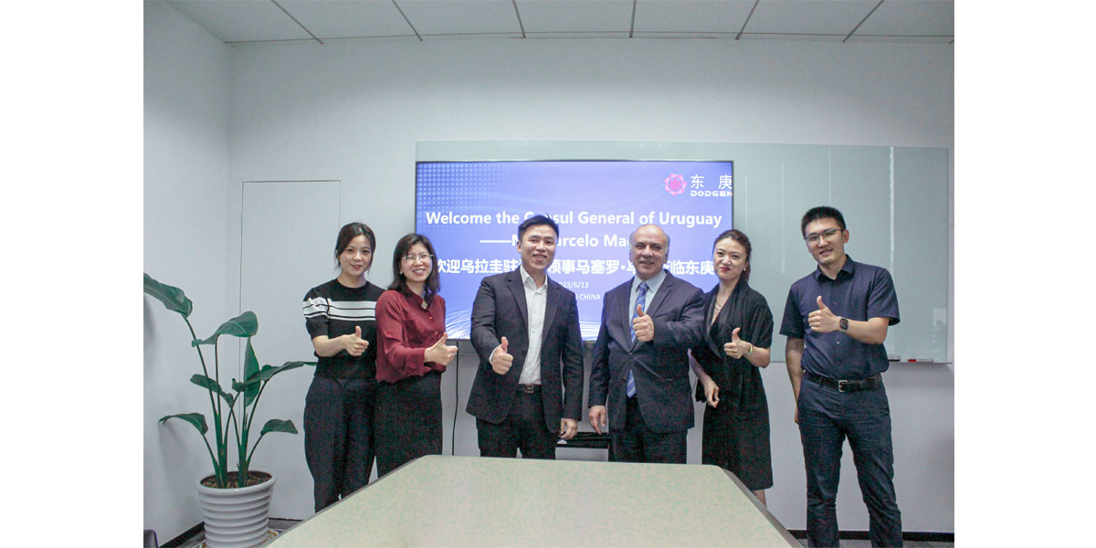 Consul_General_of_Uruguay_in_Shanghai_visited_DODGEN_to_discuss_plastic_pollution_control_01.jpg