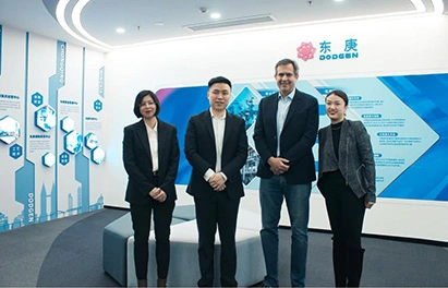 أخبار الشركة: مبعوث التجارة البريطاني سهيل شيخ زار دودجن